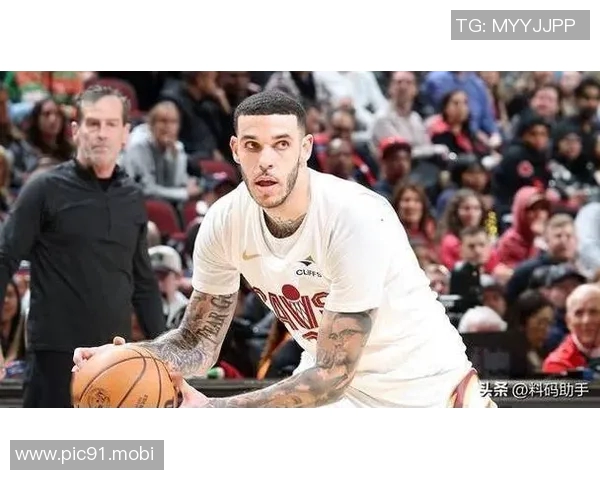 官方:爵士通过交易得到朗佐-鲍尔+2次轮,并将兰代尔送至老鹰