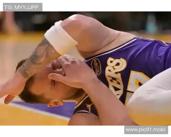 虚惊一场!东契奇腿筋非重伤,球队不敢冒险,大概率缺战勇士